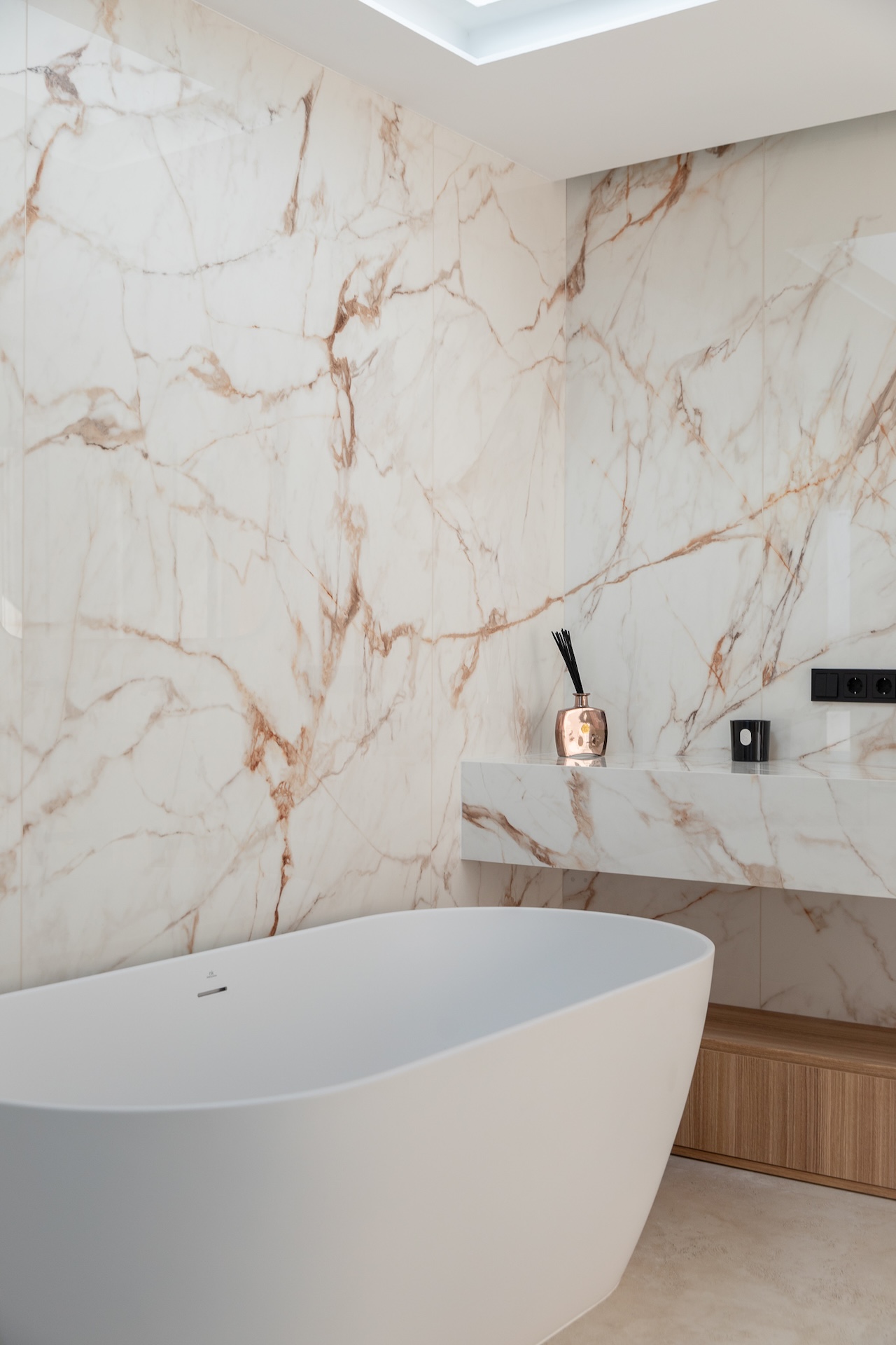 Resa Estates for sale Ibiza Vlla Aixa te koop sale lift sea views bathroom tub.jpg